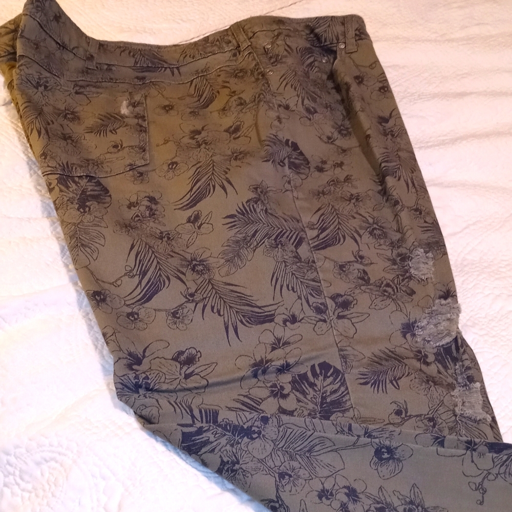 Denim 24/7 Distressed look Tropical print jeans